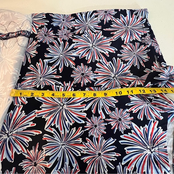 Crown & Ivy Casual Skort Navy with Red White Floral Print Womens Size 16 - Picture 9 of 12
